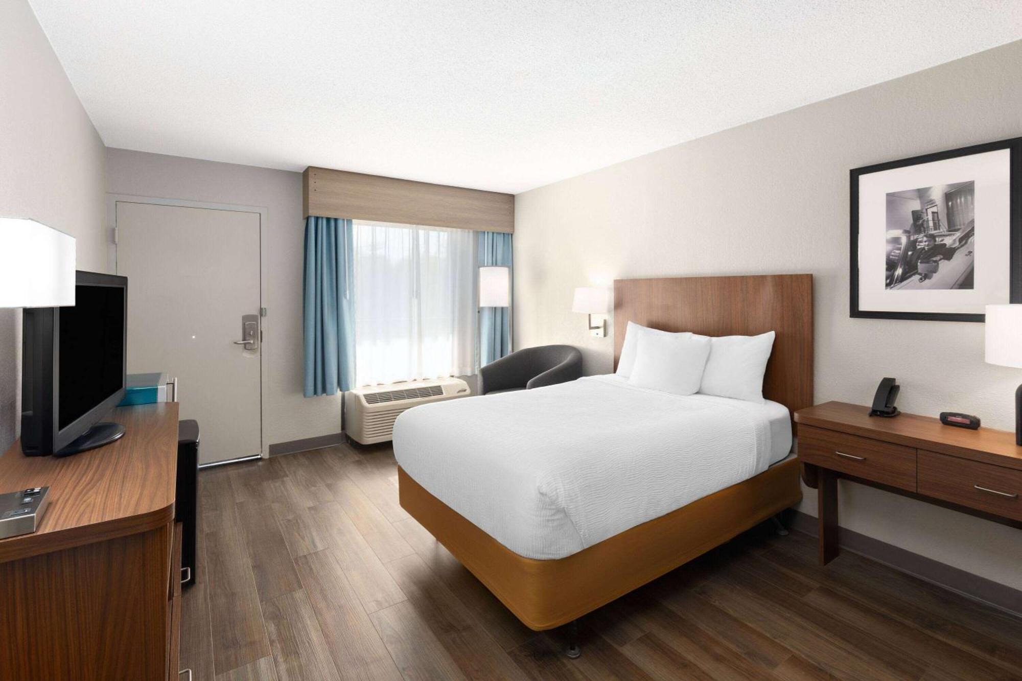 Baymont By Wyndham Nashville Airport Exterior foto