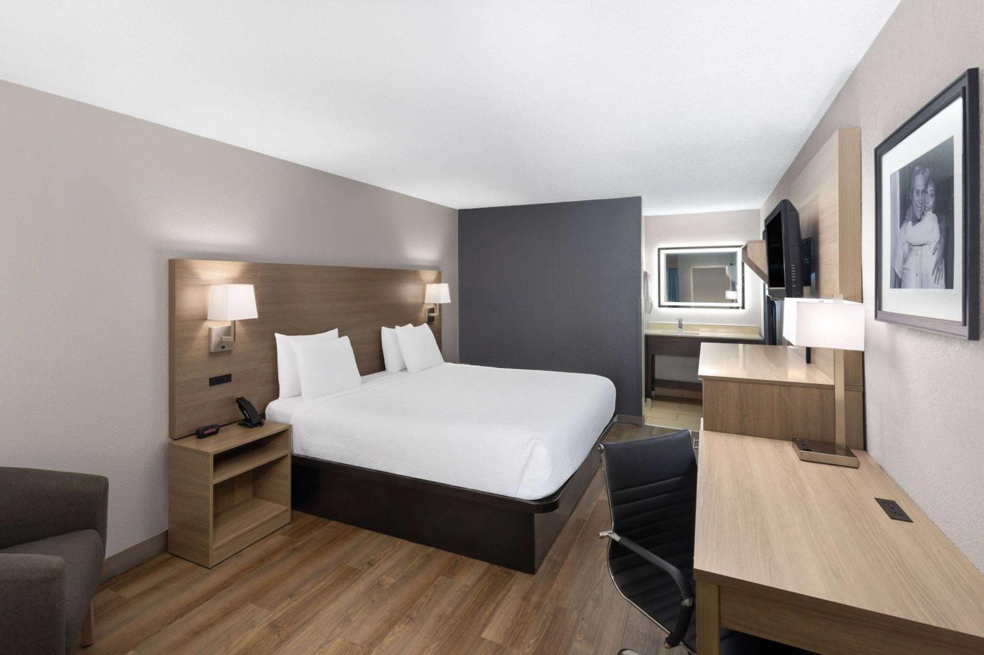 Baymont By Wyndham Nashville Airport Exterior foto